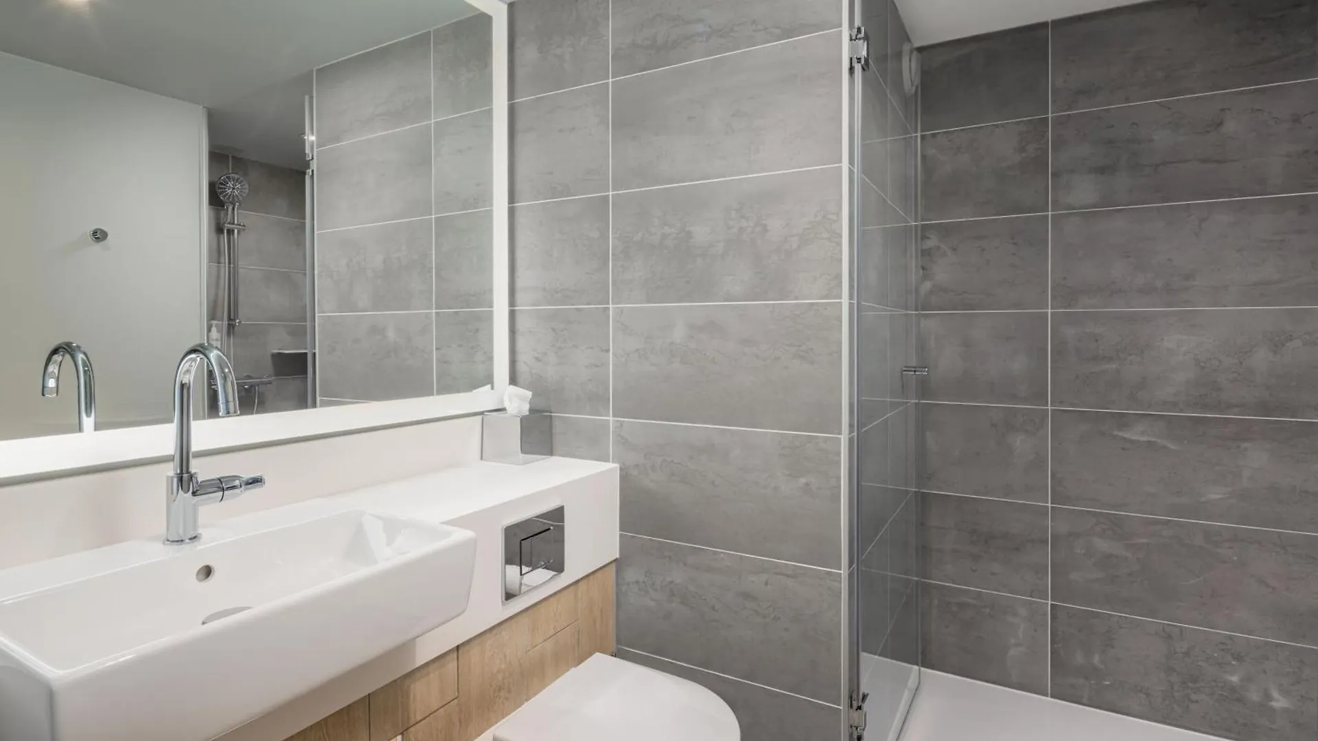 Courtyard By Marriott Paris Charles De Gaulle Central Airport Roissy-en-France France